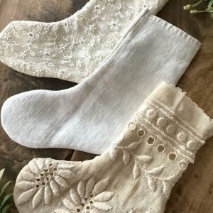 antique-lace-linen-christmas-stockings