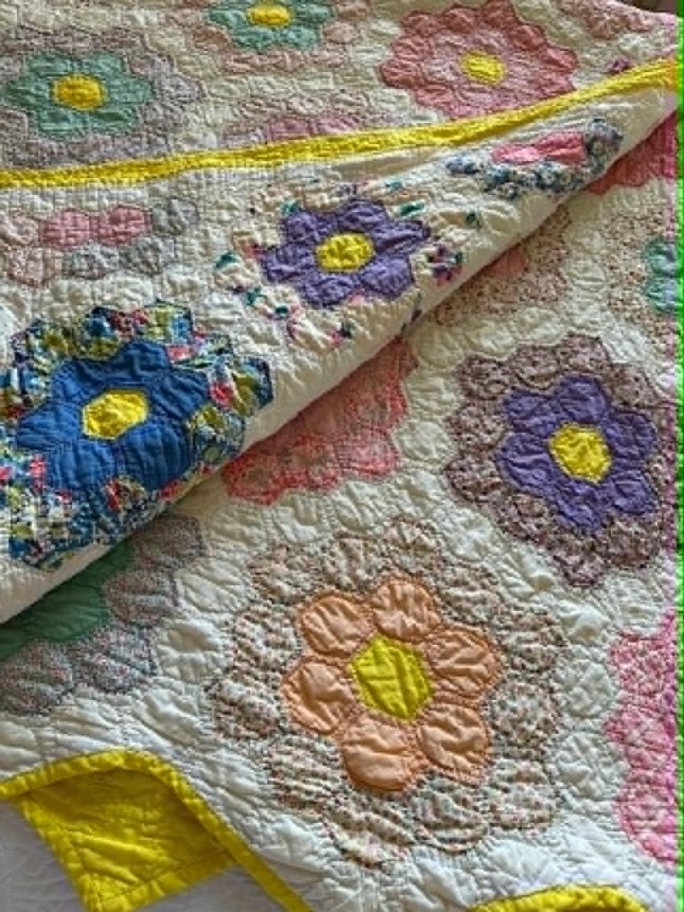 Pretty Grandmothers Flower Garden Quilt Vintage 1940s